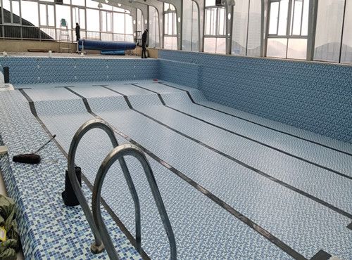 鋼結(jié)構(gòu)拼裝式泳池選擇防水膠膜防水的好處